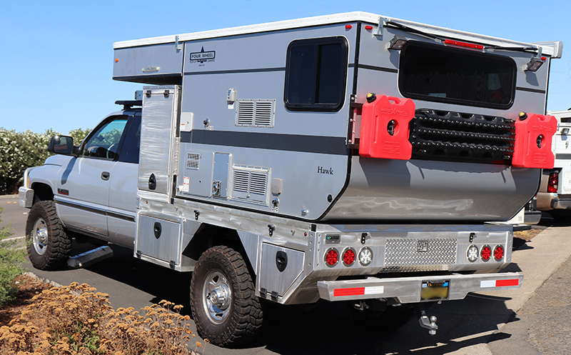 Overland RAM 2500 Cummins with Four Wheel Camper XPTray Flatbed Combo