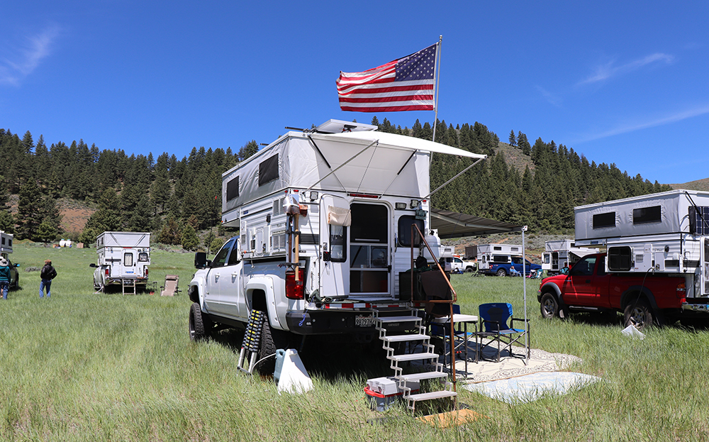 four wheel camper hawk on chevy silverado 2500 hd